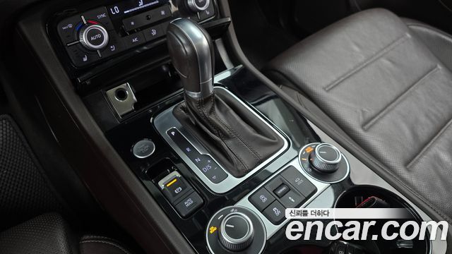 Volkswagen Touareg 2015 — photo 9