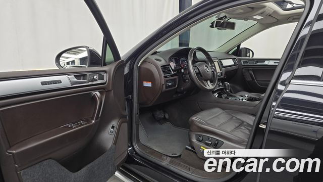 Volkswagen Touareg 2015 — photo 10