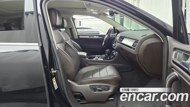 Volkswagen Touareg 2015 — photo 11