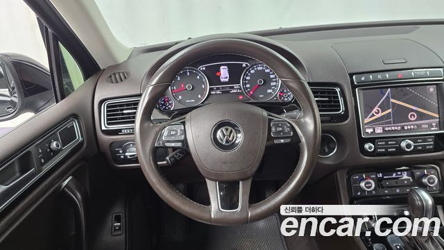 Volkswagen Touareg 2015 — photo 13