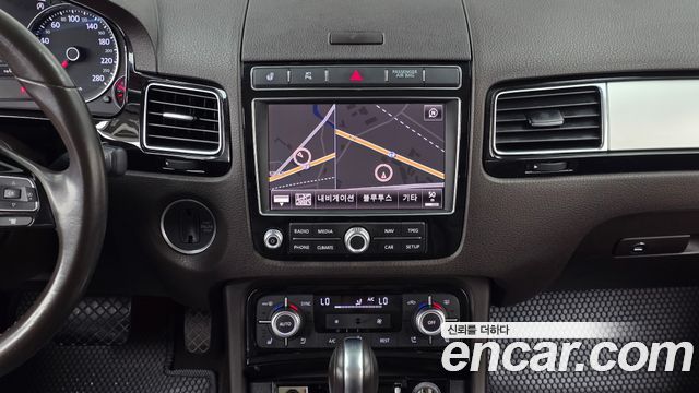 Volkswagen Touareg 2015 — photo 14