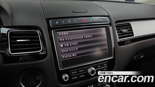Volkswagen Touareg 2015 — photo 16