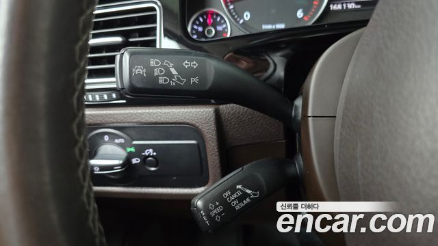 Volkswagen Touareg 2015 — photo 17