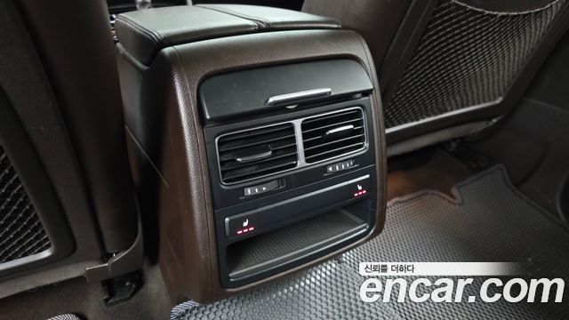 Volkswagen Touareg 2015 — photo 19