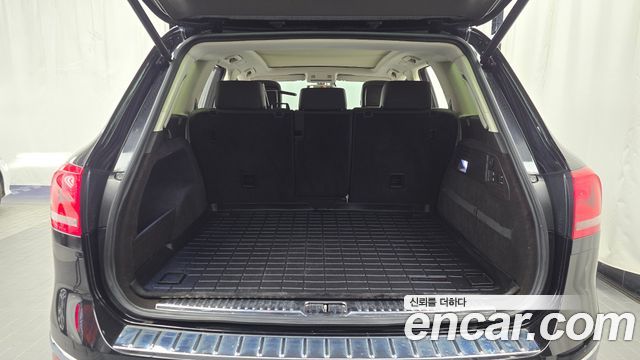 Volkswagen Touareg 2015 — photo 20