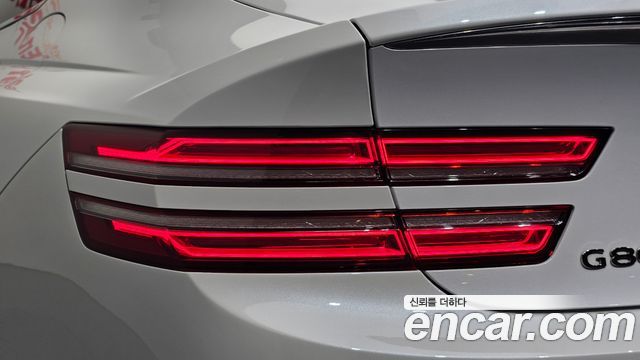 Genesis G80 2022 — photo 9