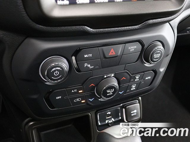 Jeep Renegade 2022 — photo 9