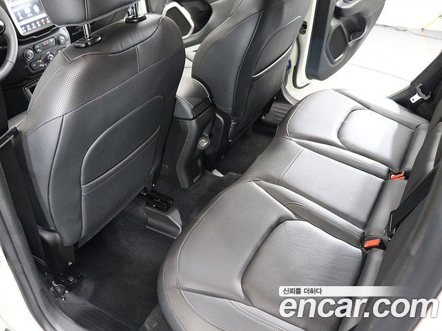 Jeep Renegade 2022 — photo 10