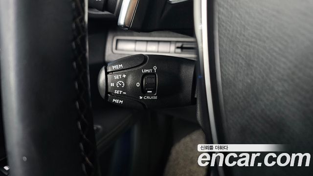 Peugeot 5008 2018 — photo 31
