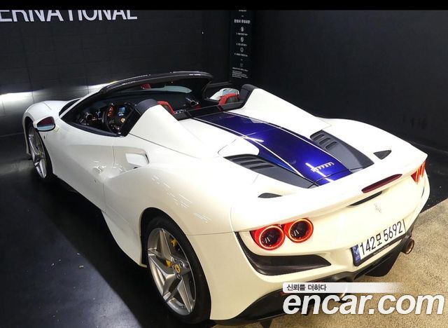 Ferrari F8 2022 — photo 7