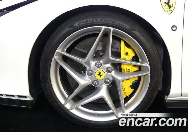 Ferrari F8 2022 — photo 13