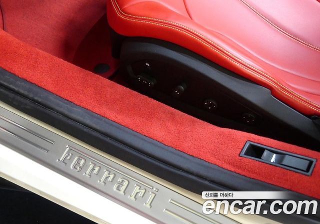Ferrari F8 2022 — photo 16