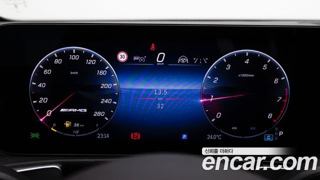 Mercedes-Benz GLB-Class 2026 — photo 8