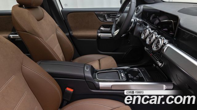Mercedes-Benz GLB-Class 2026 — photo 9