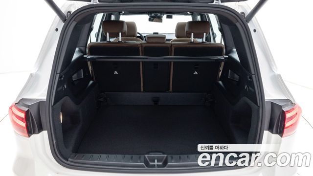 Mercedes-Benz GLB-Class 2026 — photo 11