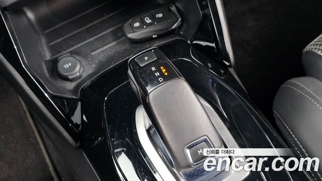 Peugeot 2008 2021 — photo 9