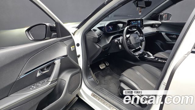 Peugeot 2008 2021 — photo 10
