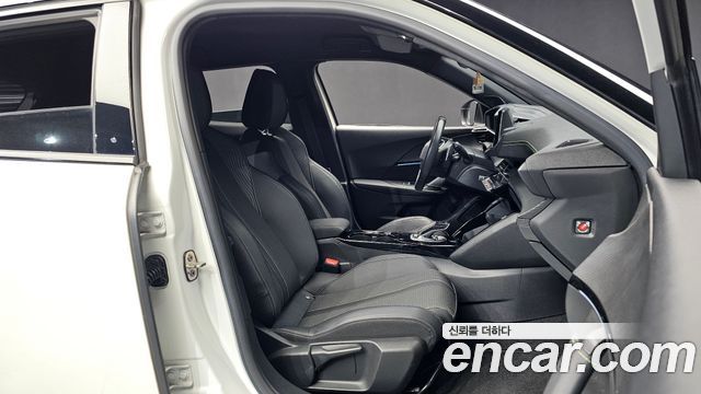 Peugeot 2008 2021 — photo 12
