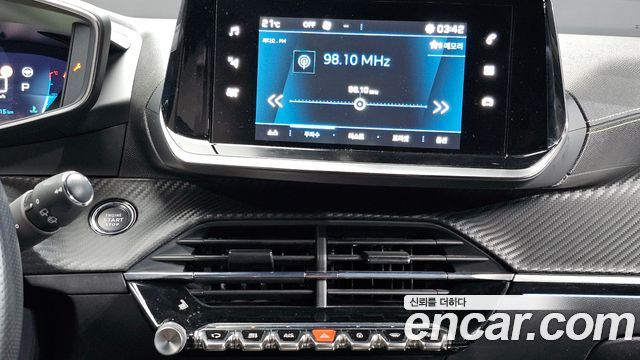 Peugeot 2008 2021 — photo 14