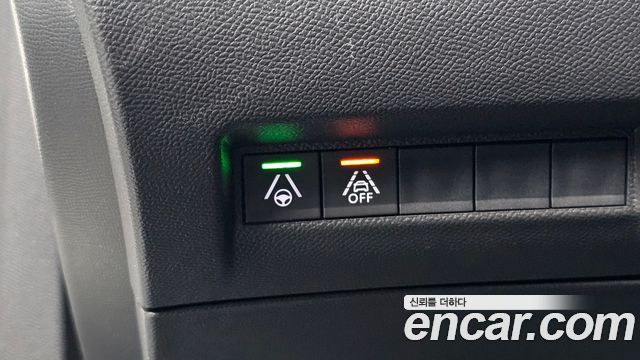 Peugeot 2008 2021 — photo 17