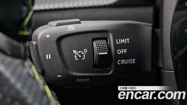 Peugeot 2008 2021 — photo 18