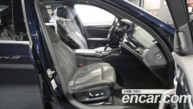BMW 5-Series 2021 — photo 18