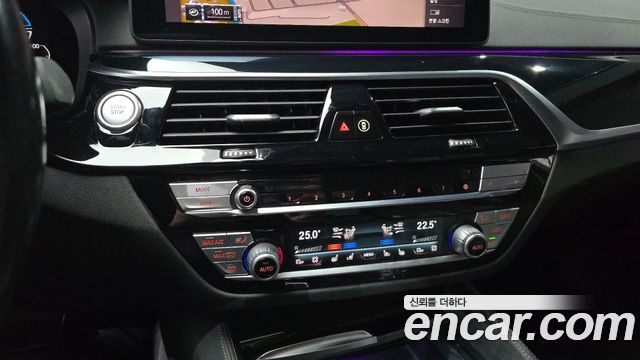 BMW 5-Series 2021 — photo 25