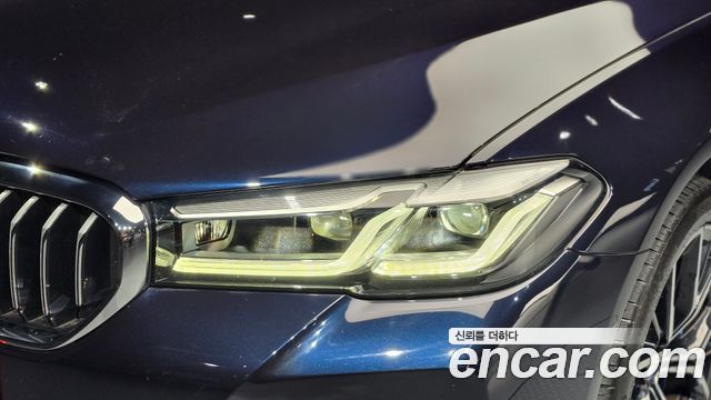 BMW 5-Series 2021 — photo 8