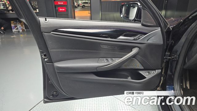 BMW 5-Series 2021 — photo 14