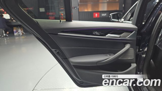 BMW 5-Series 2021 — photo 15
