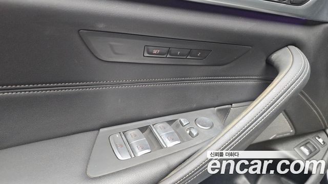 BMW 5-Series 2021 — photo 33