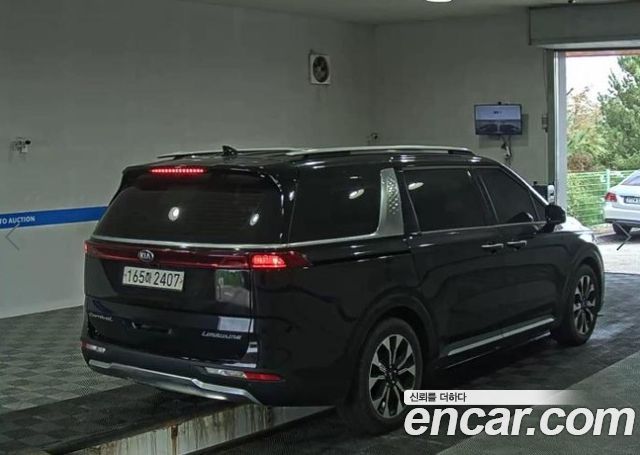 Kia Canival 2021 — photo 2