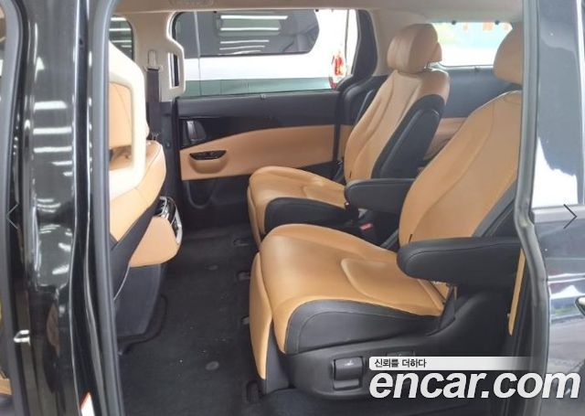 Kia Canival 2021 — photo 4