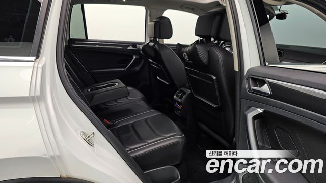 Volkswagen Tiguan 2020 — photo 18