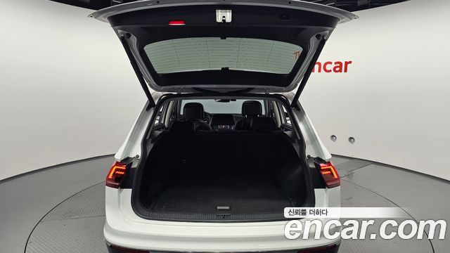 Volkswagen Tiguan 2020 — photo 26