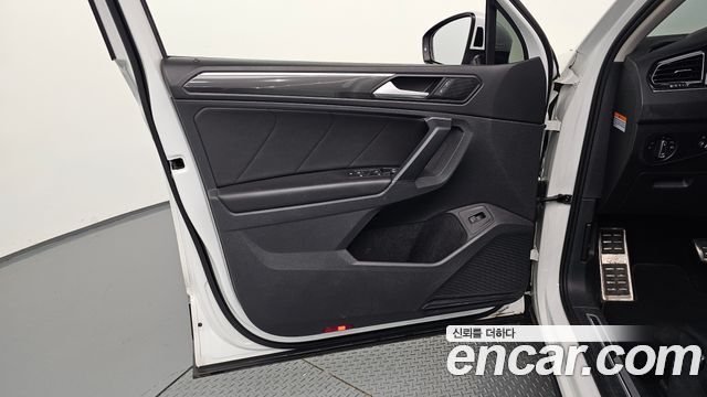 Volkswagen Tiguan 2020 — photo 14