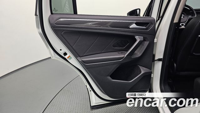 Volkswagen Tiguan 2020 — photo 15