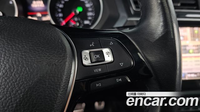 Volkswagen Tiguan 2020 — photo 32