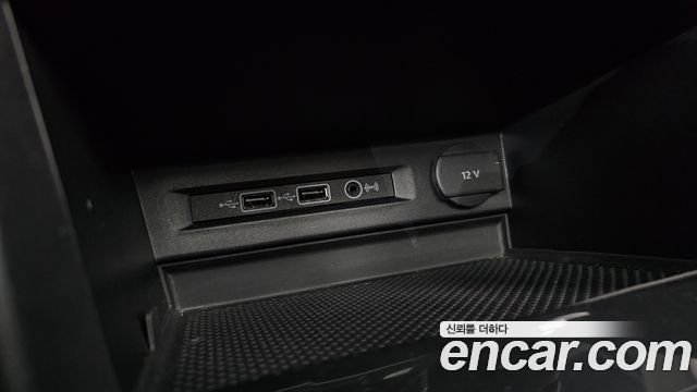 Volkswagen Tiguan 2020 — photo 38