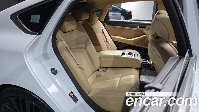 Genesis G80 2017 — photo 17