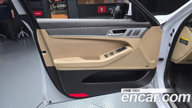 Genesis G80 2017 — photo 14