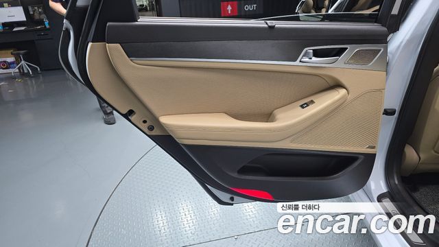 Genesis G80 2017 — photo 15