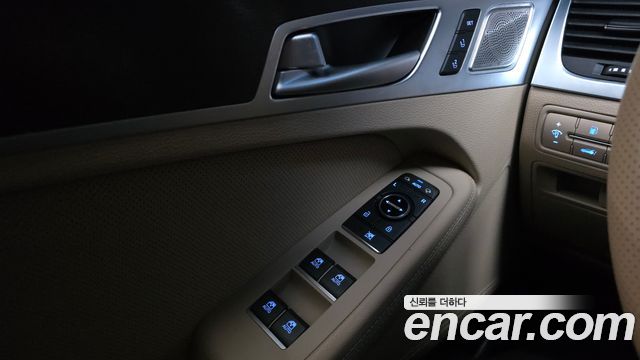 Genesis G80 2017 — photo 28