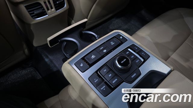 Genesis G80 2017 — photo 34