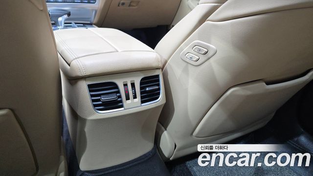 Genesis G80 2017 — photo 35