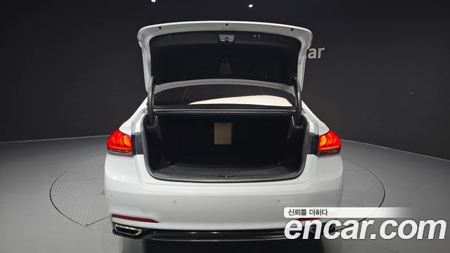 Genesis G80 2017 — photo 38