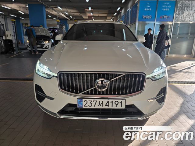 Volvo XC60 2025 — photo 2