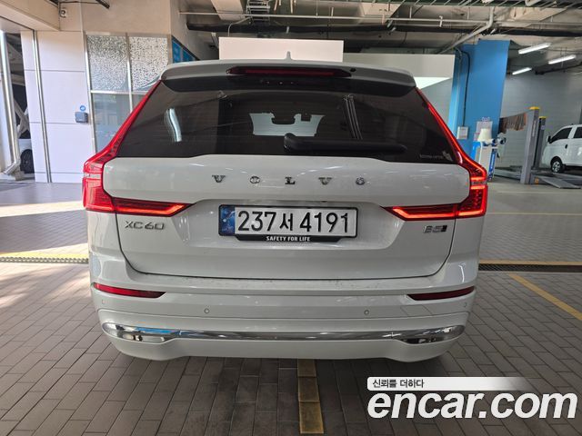 Volvo XC60 2025 — photo 3