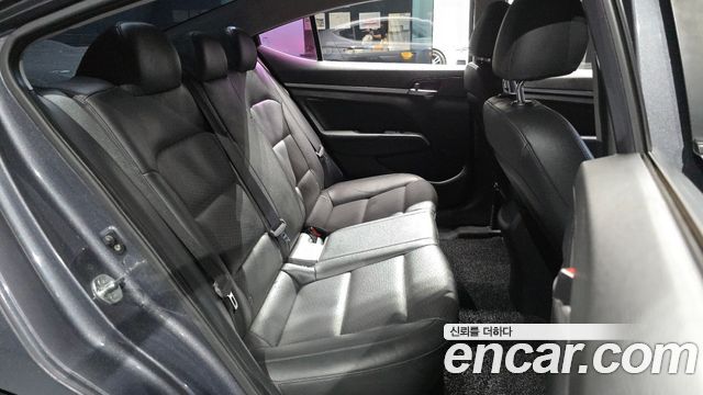 Hyundai AVANTE 2019 — photo 17