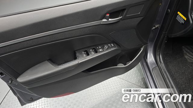 Hyundai AVANTE 2019 — photo 14